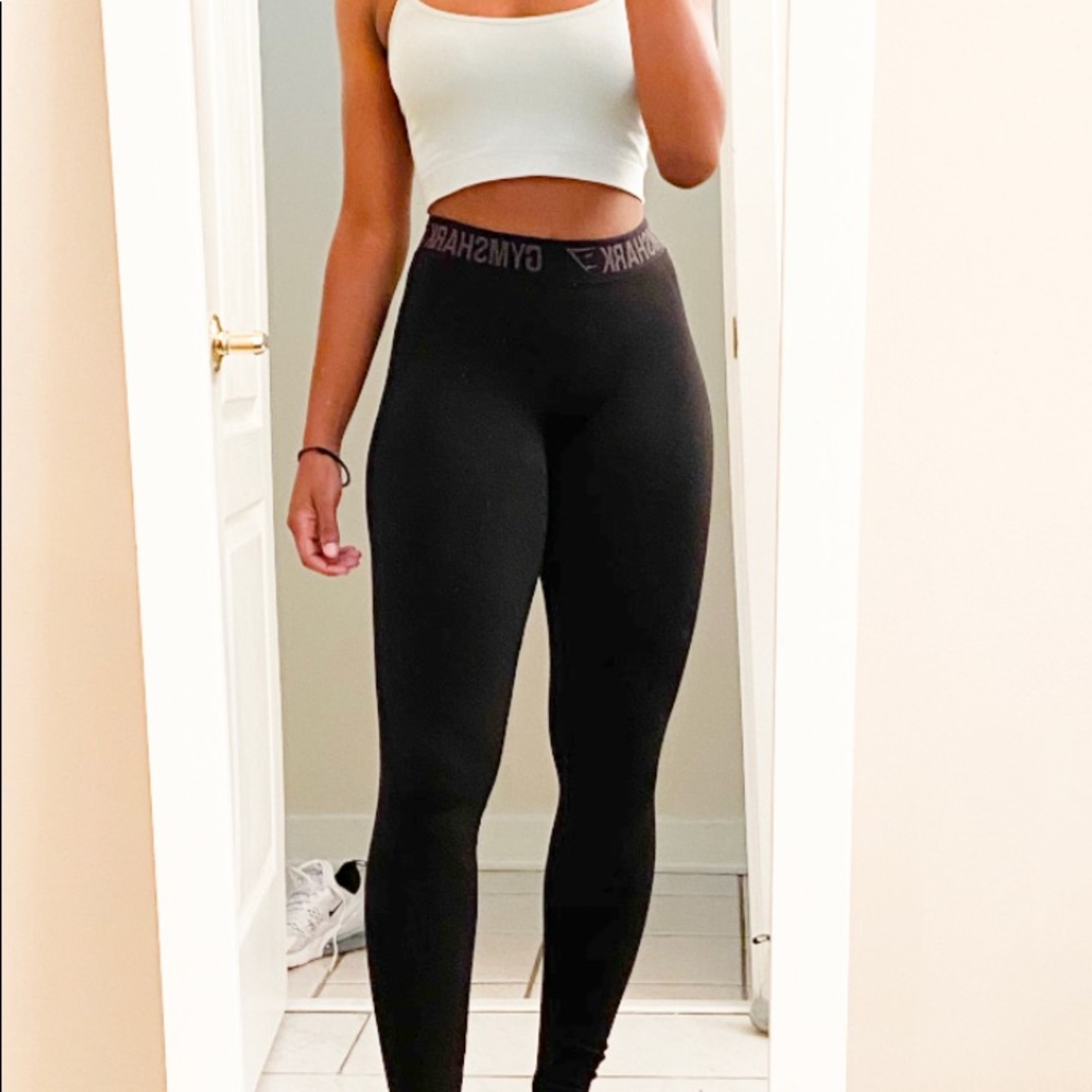 Black gym shark leggings